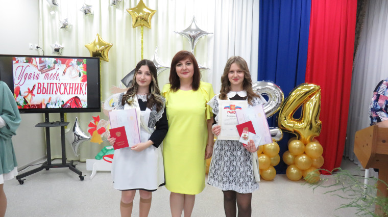 В Краснояружском районе дан старт вручению аттестатов об основном общем образовании ученикам девятых классов.