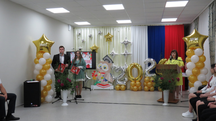 В Краснояружском районе дан старт вручению аттестатов об основном общем образовании ученикам девятых классов.